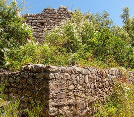 _0000s_0002_castell-de-caldes_0007s_0000_vescomtat_cabrera_caldes_castell-10_0000s_0001_vescomtat_cabrera_montfort_riell